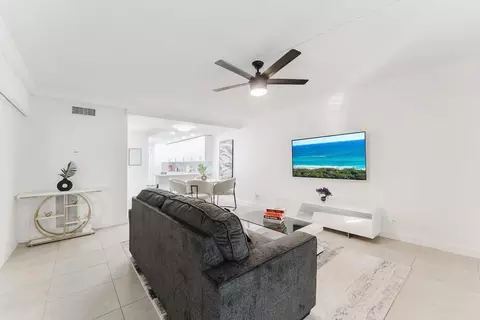 1015 Spanish River Rd #1424294P, Boca Raton, FL 33432
