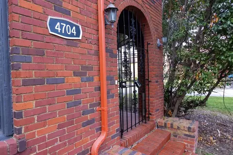 4704 Chenevert St #E, Houston, TX 77004