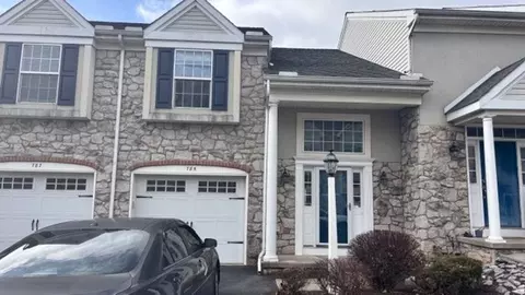 785 Oak Leaf Ln, Harrisburg, PA 17111