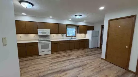 104 Dennis Dr #104B, Eureka, IL 61530