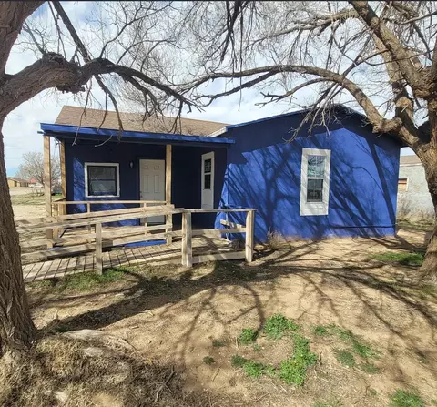 1055 S 3rd St, Slaton, TX 79364