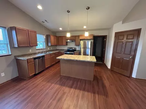 525 S Skylark Trl, Mankato, MN 56001