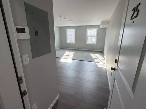 505 Market St #25, Lowell, MA 01854