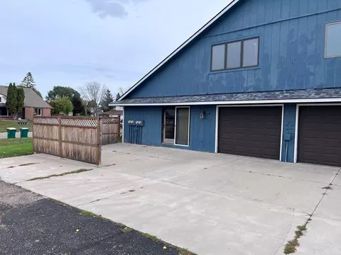 8320 144th St W, Apple Valley, MN 55124