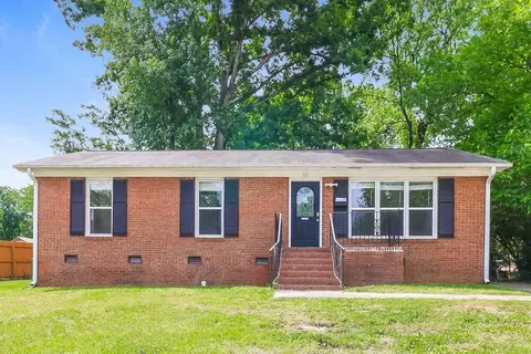 511 Derrydowne Dr, Charlotte, NC 28213