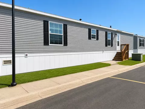 2366 Harbor Dr #75, Fenton, MI 48430