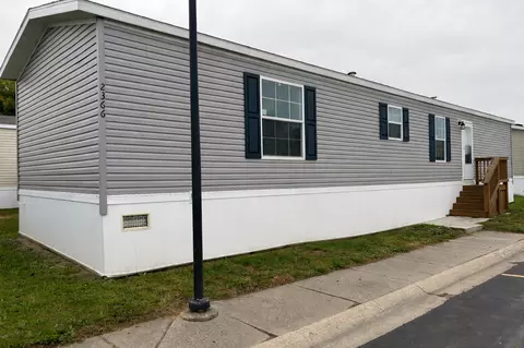 2366 Harbor Dr #75, Fenton, MI 48430