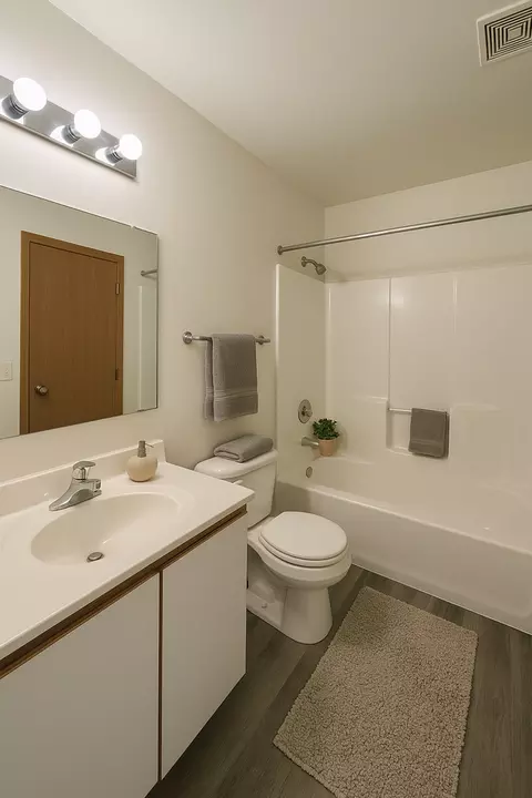 880 886894 Regent Dr, Dekalb, IL 60115