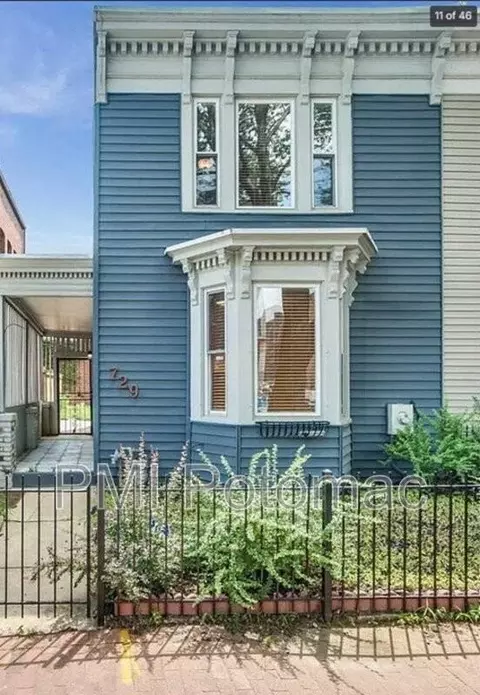 729 10th St NE, Washington, DC 20002