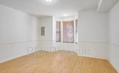729 10th St NE, Washington, DC 20002 photo 2
