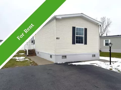 825 Willowbrook Dr, Lockport, NY 14094
