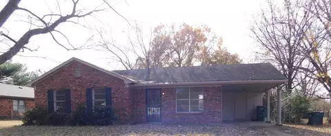 1827 Custer Dr, Southaven, MS 38671