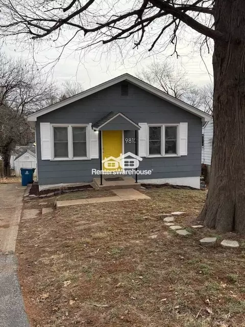 9812 Balboa Dr, Saint Louis, MO 63136
