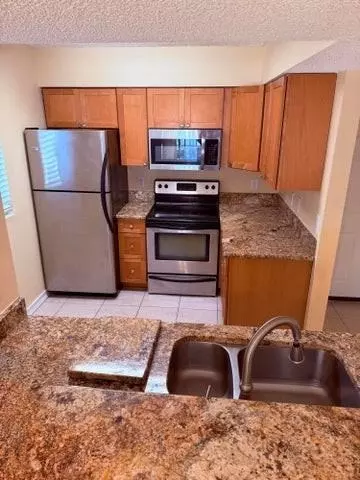 1040 Lake Shore Dr, Lake Park, FL 33403