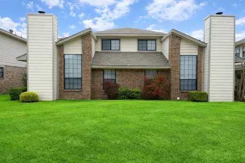 4376 Hulen Cir E, Fort Worth, TX 76133