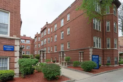 554 W Aldine Ave #2W, Chicago, IL 60657