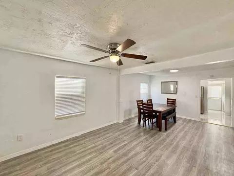 524 E Lime St, Tarpon Springs, FL 34689