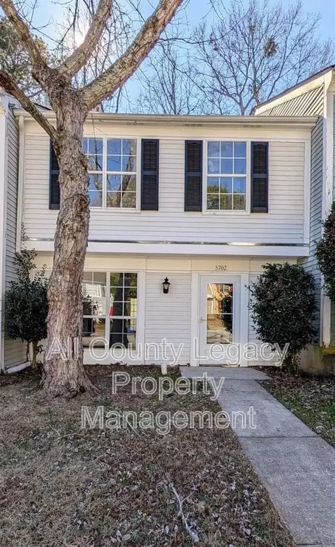 5702 Wells Cir, Stone Mountain, GA 30087