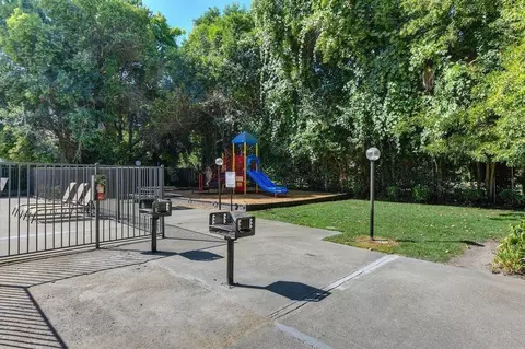 6205 Riverside Blvd, Sacramento, CA 95831