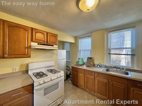 2 Central St #6, Somerville, MA 02143
