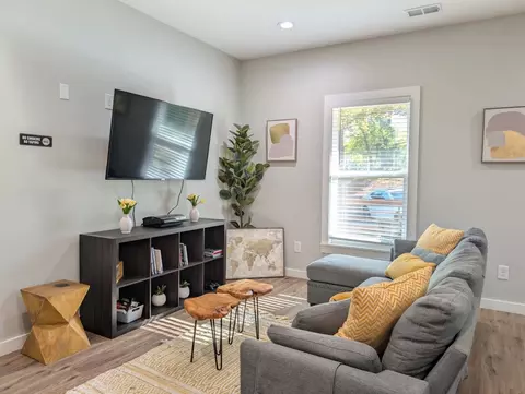 5 Evelyn Way NW #B, Atlanta, GA 30318