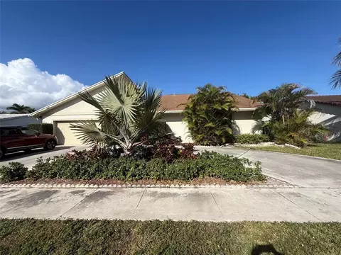 71 Laredo Ln, Boca Raton, FL 33487