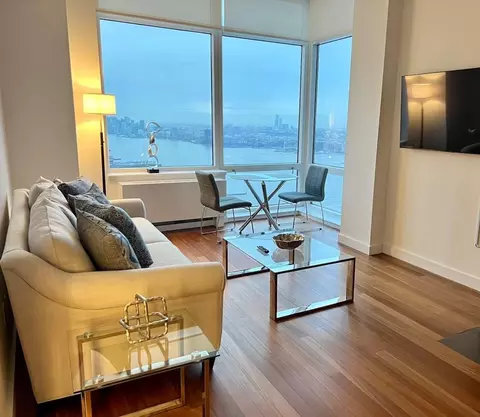 312 W 42nd St #1461701P, New York, NY 10036