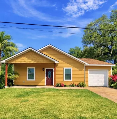 2734 Duncan Dr, Oyster Creek, TX 77541