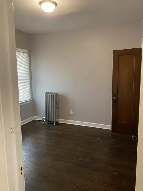 2046 E 75th St #2, Chicago, IL 60649