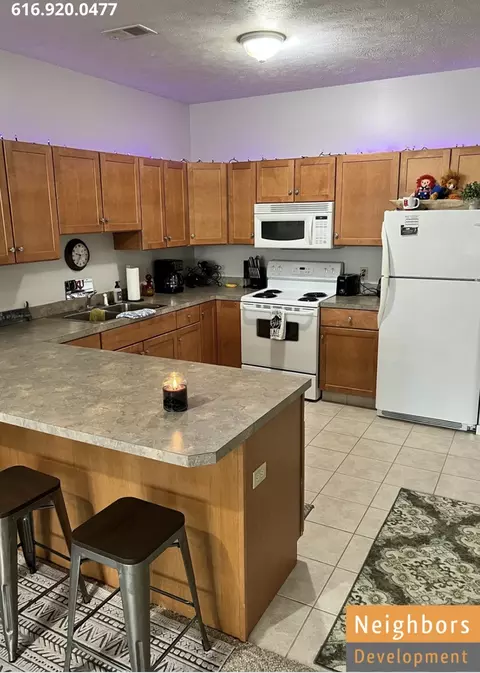 129 E Main Ave #2B, Zeeland, MI 49464