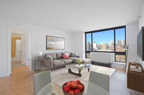 360 W 43rd St #8D, New York, NY 10036