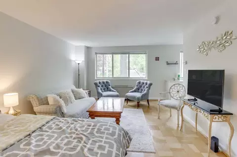 2710 Macomb St NW #1386166P, Washington, DC 20008