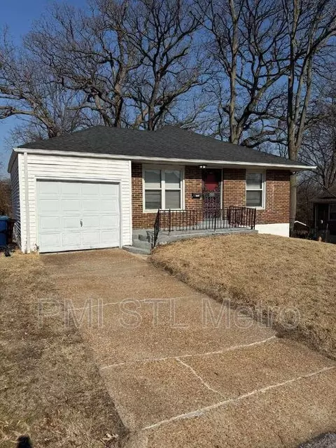 6737 Kenwood Dr, Northwoods, MO 63121