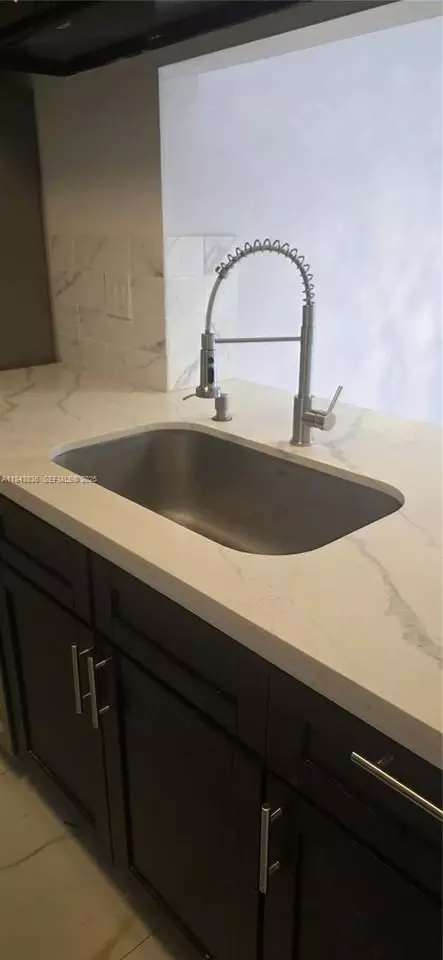 900 NE 209th Ter # 203-31, Ives Estates, FL 33179