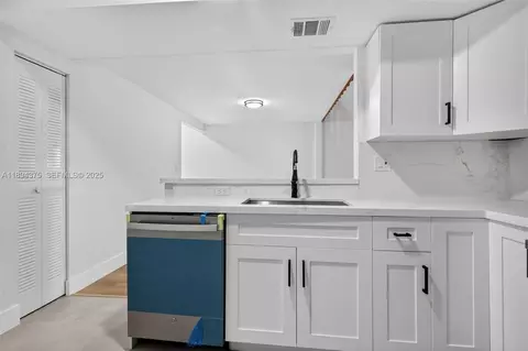 10233 NW 9th Street Cir #202-1, Fountainebleau, FL 33172