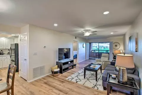 4303 E Cactus Rd #1386154P, Phoenix, AZ 85032