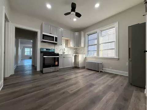 8442 S Essex Ave, Chicago, IL 60617