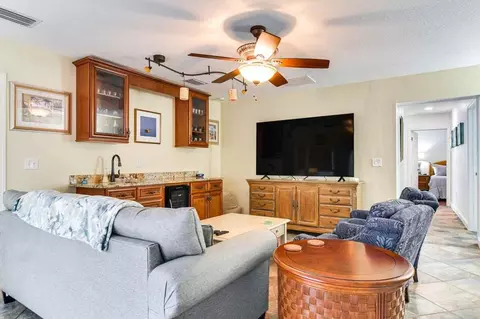 634 180th Ave W #1386273P, Redington Shores, FL 33708