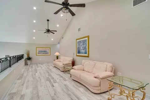 5100 28th Ave N #1385966P, Saint Petersburg, FL 33710
