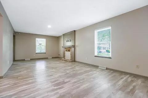 411 E Gudgell Ave, Independence, MO 64055