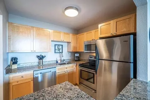 1830 Embassy Dr #411, West Palm Beach, FL 33401
