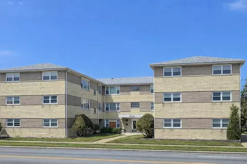 10136 S Pulaski Rd #3B, Oak Lawn, IL 60453