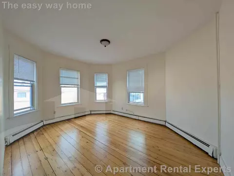 61 Webster Ave #2L, Cambridge, MA 02141