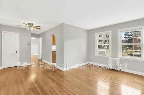 5721 11th St N #7, Arlington, VA 22205