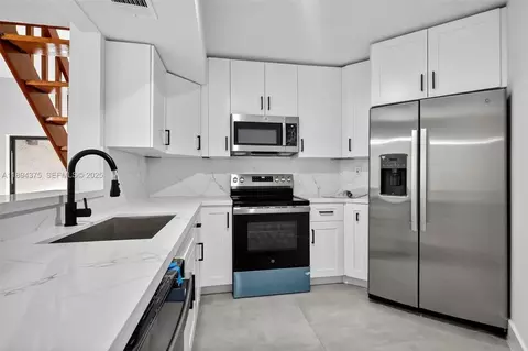 10233 NW 9th Street Cir # 202, Fountainebleau, FL 33172