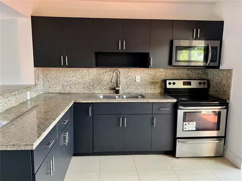 8245 NW 6th Ter # 202, Miami, FL 33126