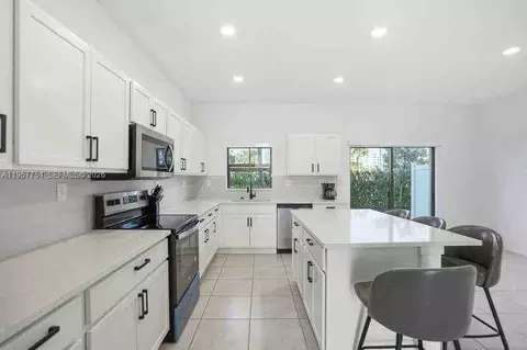 816 NW 3rd Ter #818, Pompano Beach, FL 33060
