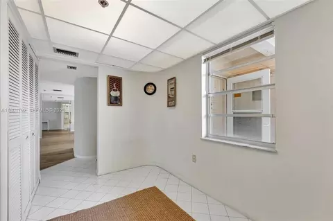 3940 Inverrary Blvd # 408, Lauderhill, FL 33319