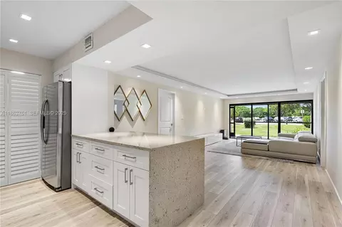 230 Lakeview Dr # 106, Weston, FL 33326