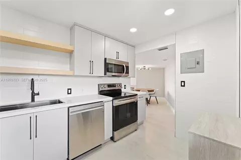 3301 N Country Club Dr # 508, Miami, FL 33180